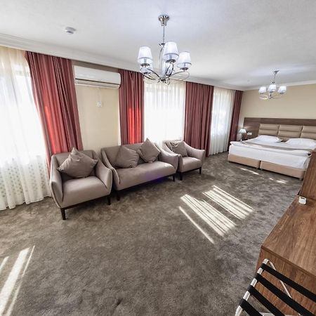 Osh Grand Hotel Chavo Exteriér fotografie