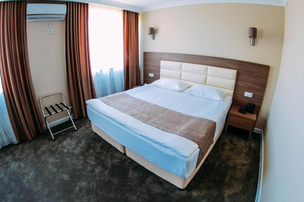 Osh Grand Hotel Chavo Exteriér fotografie